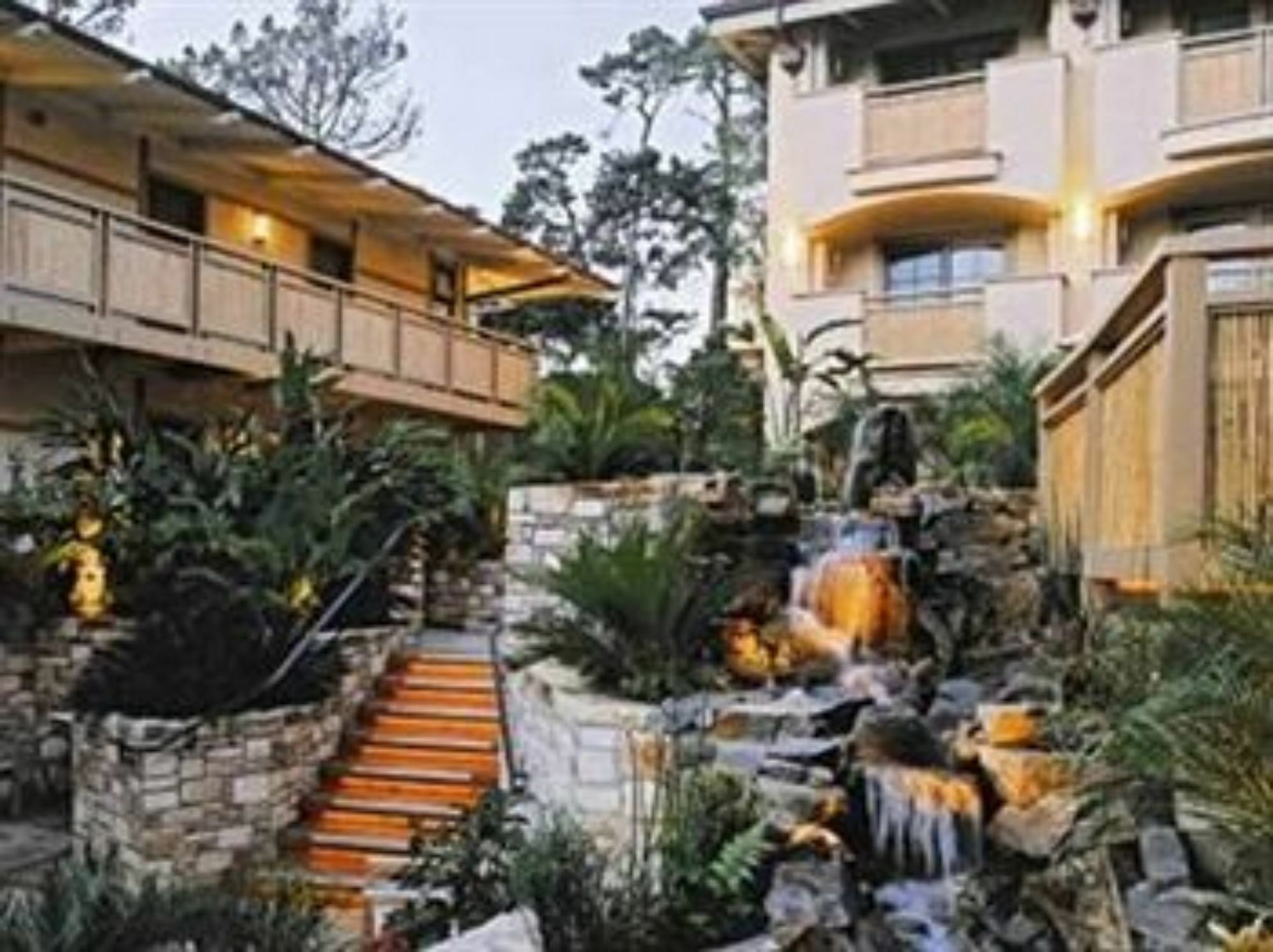 Tradewinds Carmel Hotel Exterior photo